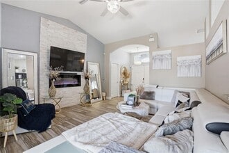 4937 SW 98th Pl in Ocala, FL - Foto de edificio - Building Photo