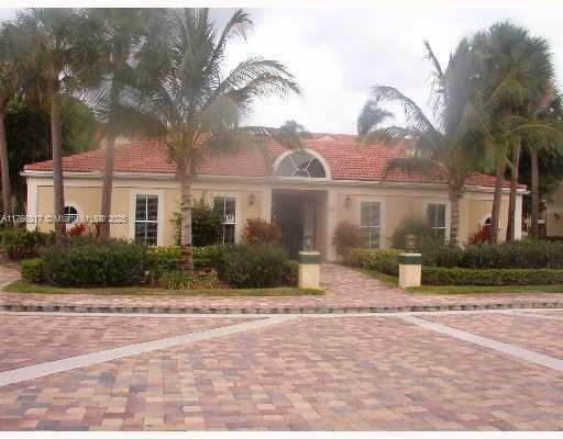 927 Riverside Dr in Coral Springs, FL - Foto de edificio - Building Photo