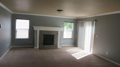 1577 Burnside Pl in Dupont, WA - Foto de edificio - Building Photo