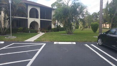 123 Lake Pine Cir-Unit -B-2 in Greenacres, FL - Building Photo - Building Photo