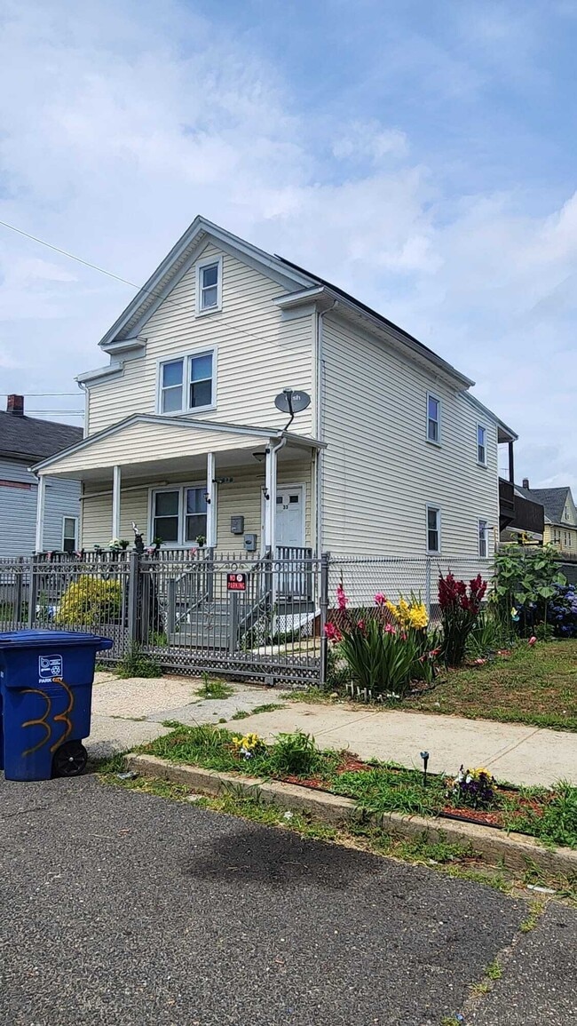 33 Trowel St in Bridgeport, CT - Building Photo - Building Photo