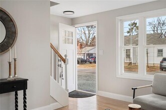 137 Bayview Ave in North Kingstown, RI - Building Photo - Building Photo