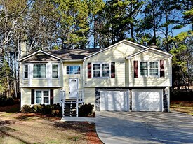 200 Deer Walk Dr in Winder, GA - Building Photo