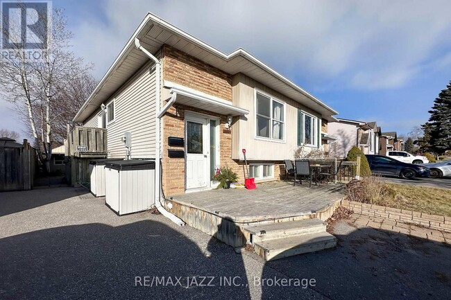 1286 Sunningdale Ave in Oshawa, ON - Building Photo - Building Photo