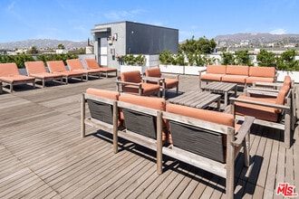 521 N Gramercy Pl in Los Angeles, CA - Building Photo - Building Photo