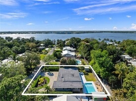 530 S Manor Dr in Stuart, FL - Building Photo