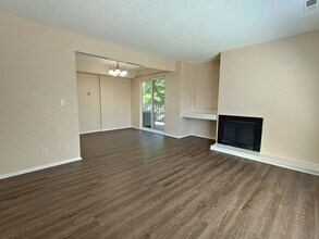 4536 South 1900 West, Unit 12 in Roy, UT - Foto de edificio - Building Photo