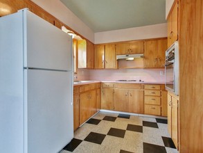 2881 SE Sherman St in Portland, OR - Foto de edificio - Interior Photo