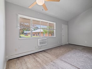 Cody Park Apartments in Willowick, OH - Foto de edificio - Building Photo