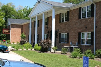 Courtyard Square in Hamilton, OH - Building Photo - Building Photo