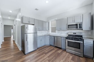 913 S 18th St in Newark, NJ - Building Photo - Building Photo