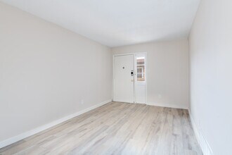 Forest Creek Apartments in St. Louis, MO - Foto de edificio - Building Photo