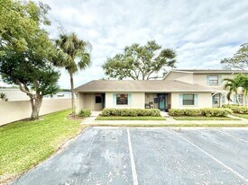 2131 Ridge Rd in Largo, FL - Building Photo