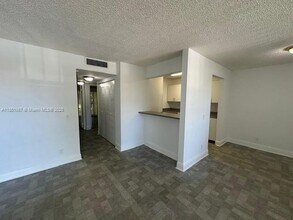 517 Meadows Cir in Boynton Beach, FL - Building Photo - Building Photo