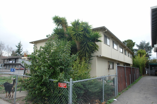 3849 Barker Dr in San Jose, CA - Foto de edificio - Building Photo