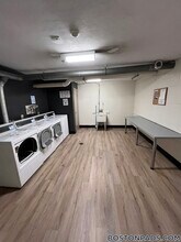 230 Babcock St, Unit 3F in Brookline, MA - Foto de edificio - Building Photo