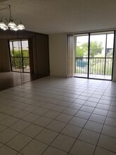 8025 SW 107th Ave, Unit 324 in Miami, FL - Building Photo - Building Photo