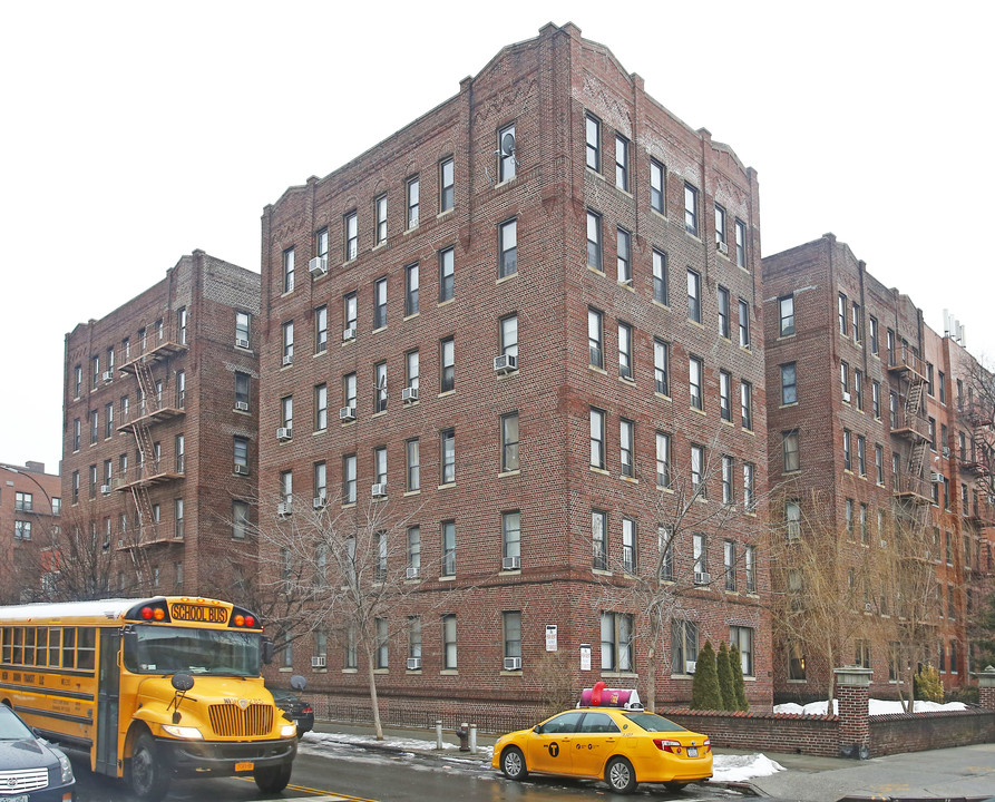 250 ocean parkway in Brooklyn, NY - Building Photo