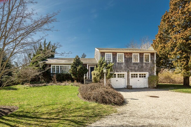 379 Ferry Rd in Sag Harbor, NY - Building Photo - Building Photo