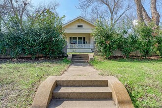 1119 Vance St in Taylor, TX - Building Photo - Building Photo