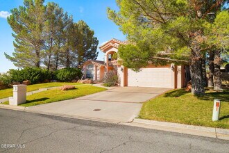 851 Via Alegre Ln in El Paso, TX - Building Photo - Building Photo