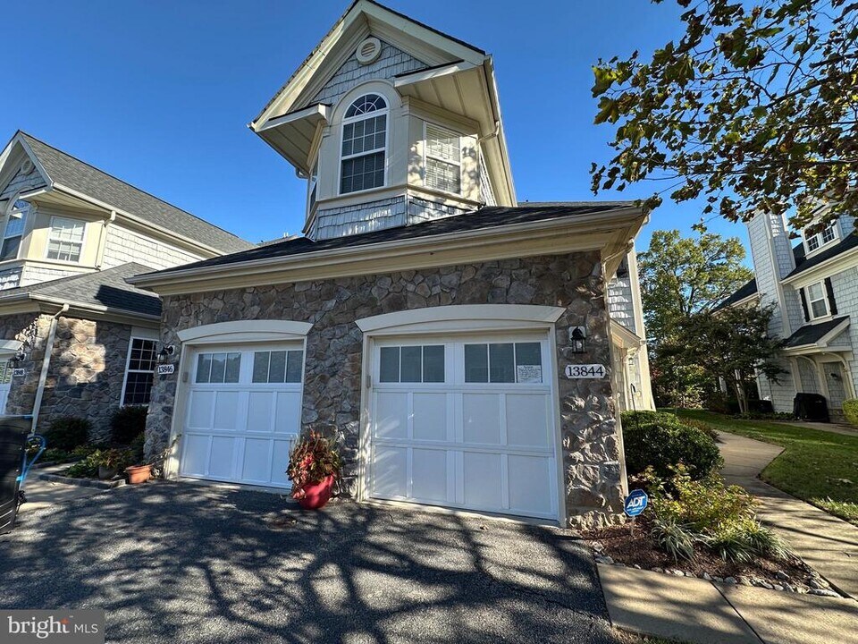 13846 Greendale Dr in Woodbridge, VA - Building Photo