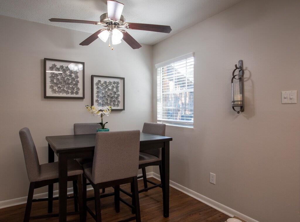 Knollwood Townhouse Apartments in Burlington, NC