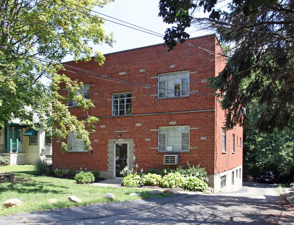 2258 Salvador St in Cincinnati, OH - Foto de edificio