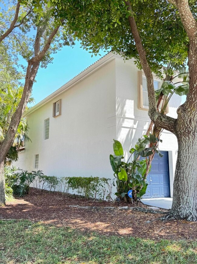 6752 Green Island Cir in Greenacres, FL - Building Photo - Building Photo