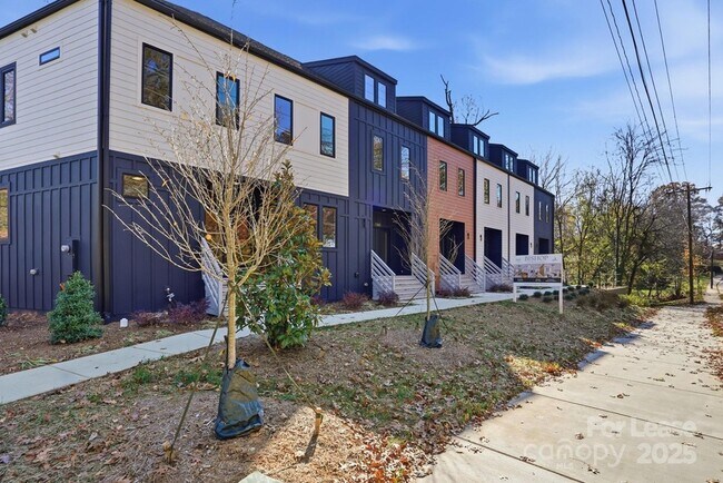 1306 Carolyn Dr in Charlotte, NC - Foto de edificio - Building Photo