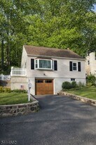 83 Chestnut Hill Dr W in Denville, NJ - Building Photo