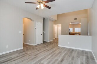 4815 Longshot Dr in Las Vegas, NV - Building Photo - Building Photo