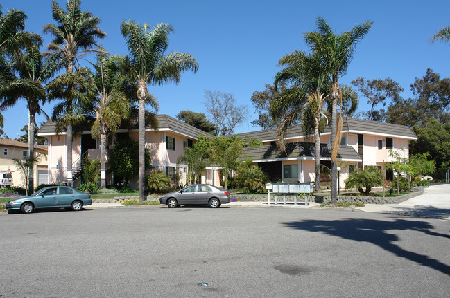 Empire Palms Apartments in Ventura, CA - Building Photo - Building Photo