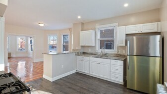 32 Robinson St, Unit 1 in Boston, MA - Building Photo
