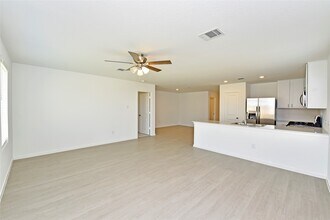 10218 Prairie Dunes Ln in Cleveland, TX - Building Photo - Building Photo