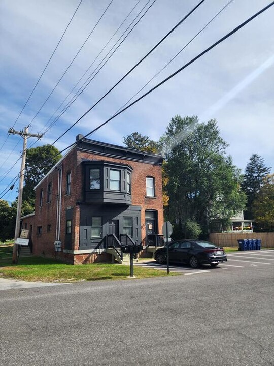 56 Old Post Rd in Staatsburg, NY - Building Photo