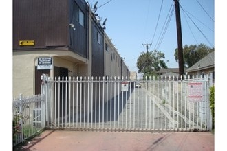 16131 Eucalyptus Ave in Bellflower, CA - Building Photo - Building Photo