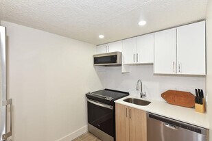 160 Dowling Ave Toronto in Toronto, ON - Building Photo