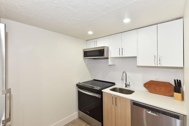 property at 160-160 Dowling Ave