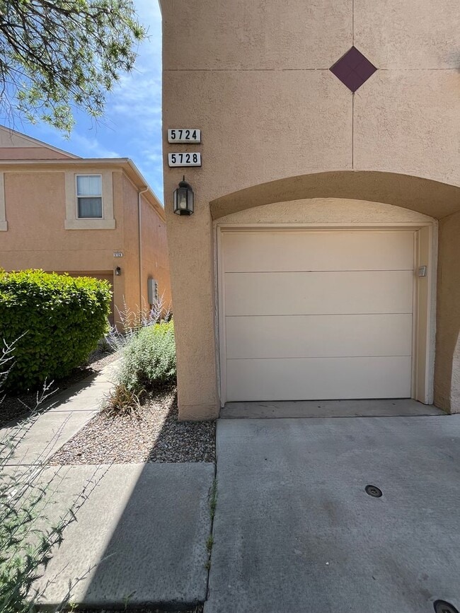 property at 5728 Valle Alegre Pl NW