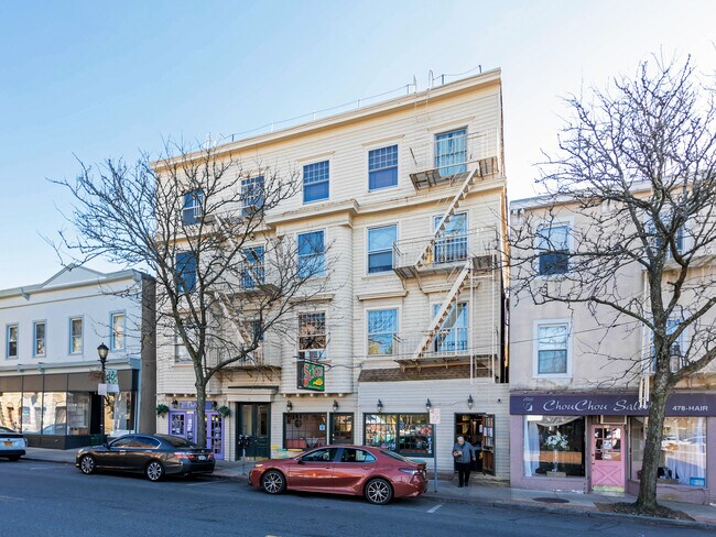 16 Main St