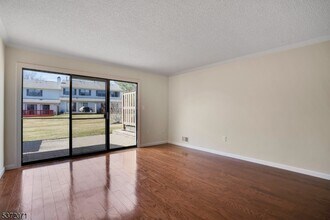 336 English Pl in Bernards, NJ - Building Photo - Building Photo