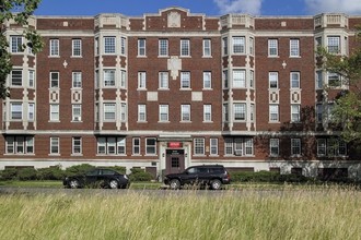 Viceroy Apartments on Heritage Place in Detroit, MI - Building Photo - Building Photo