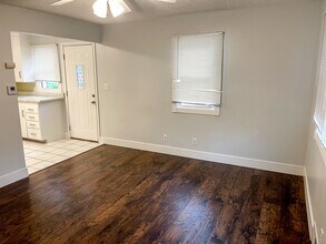 924 N 35th St-Unit -924 N 35th Street in Lincoln, NE - Foto de edificio - Building Photo