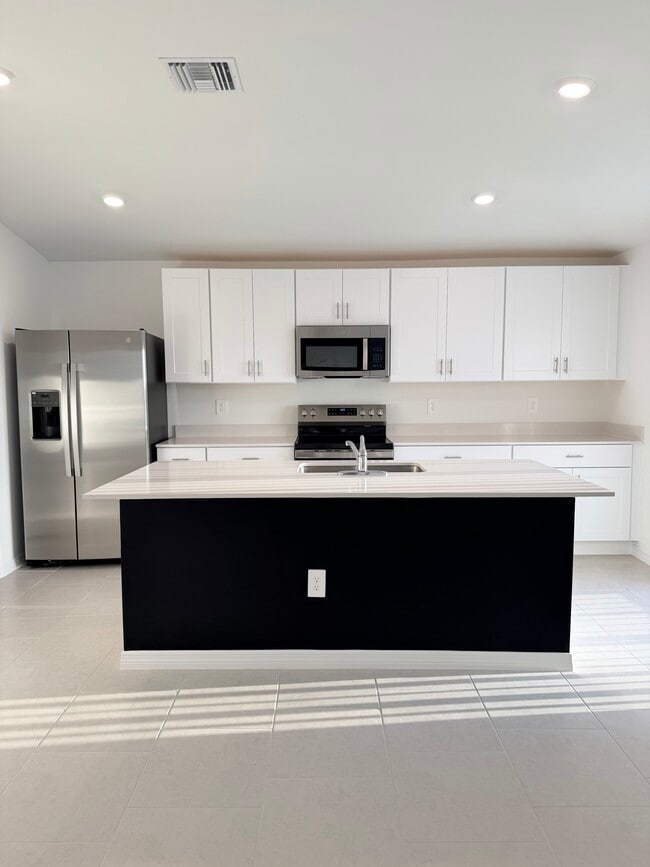 12216 Sydney Ct in Lehigh Acres, FL - Building Photo - Building Photo