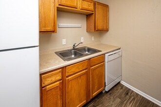 Mimosa Place Apartments in Lafayette, LA - Building Photo - Interior Photo