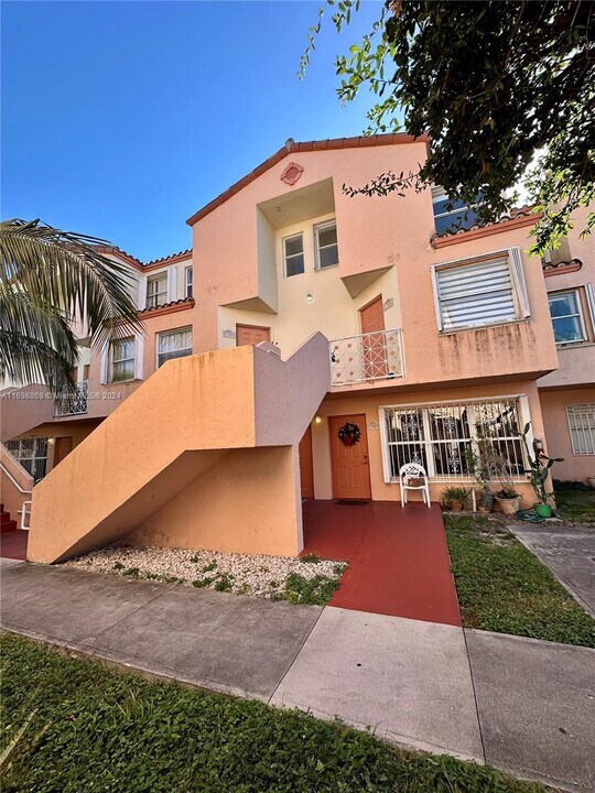 1326 NW 24th Ave in Miami, FL - Building Photo