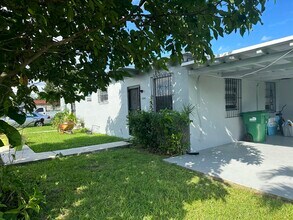 18145 SW 105th Ave in Miami, FL - Building Photo - Building Photo