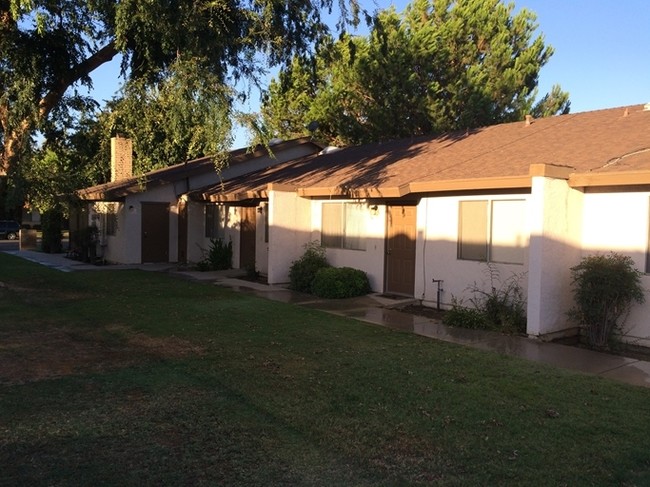 8012 N Laurelglen Blvd in Bakersfield, CA - Building Photo - Building Photo