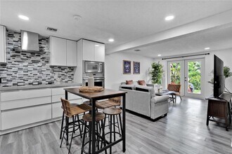 1841 SW 29th Ave-Unit -2 in Miami, FL - Building Photo - Building Photo